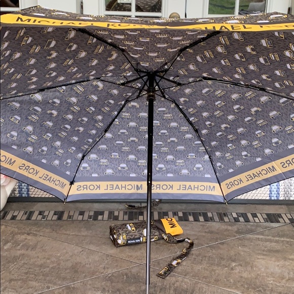 MICHAEL KORS NEW YORK CITY SM COMPACT UMBRELLA - Picture 12 of 16